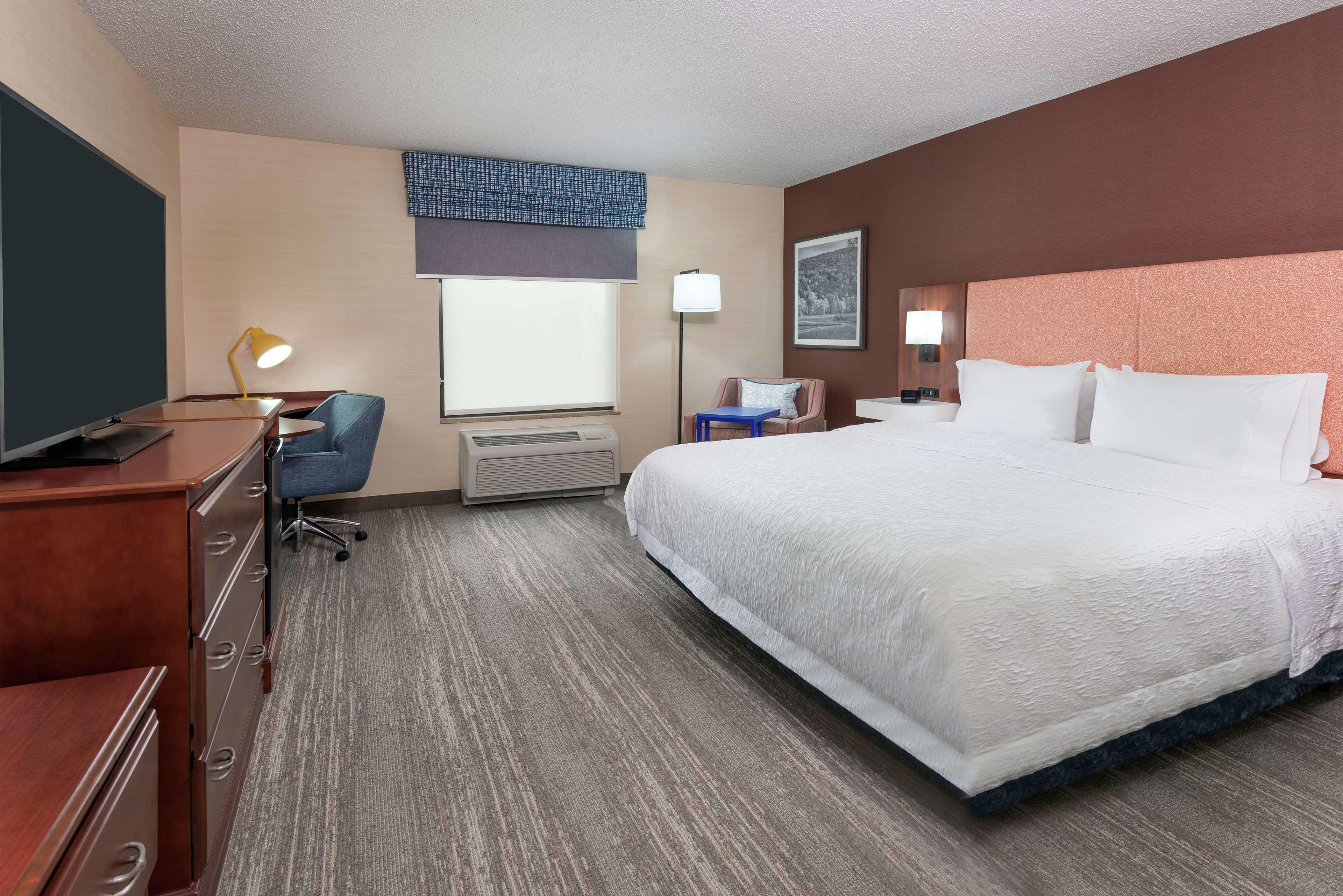 Hampton Inn Springfield South Enfield Exterior photo