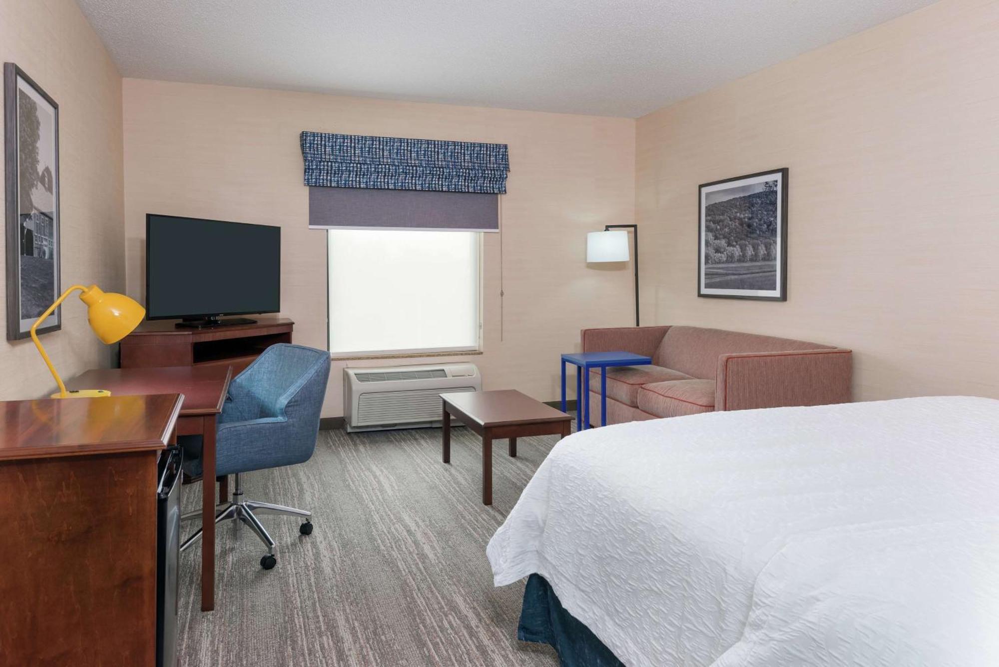 Hampton Inn Springfield South Enfield Exterior photo