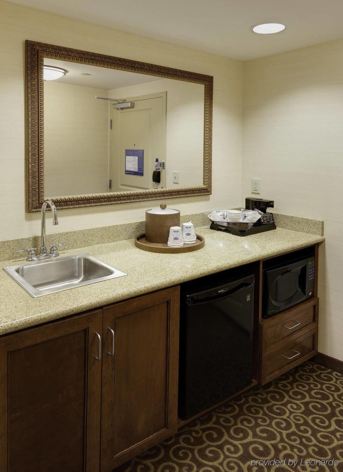 Hampton Inn Springfield South Enfield Exterior photo