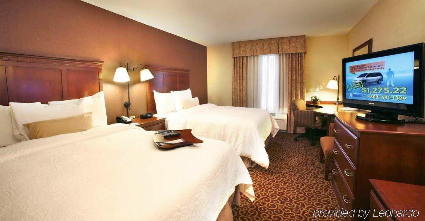 Hampton Inn Springfield South Enfield Exterior photo