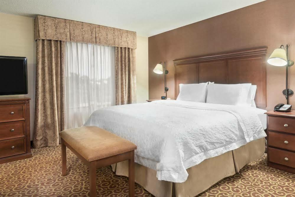 Hampton Inn Springfield South Enfield Exterior photo