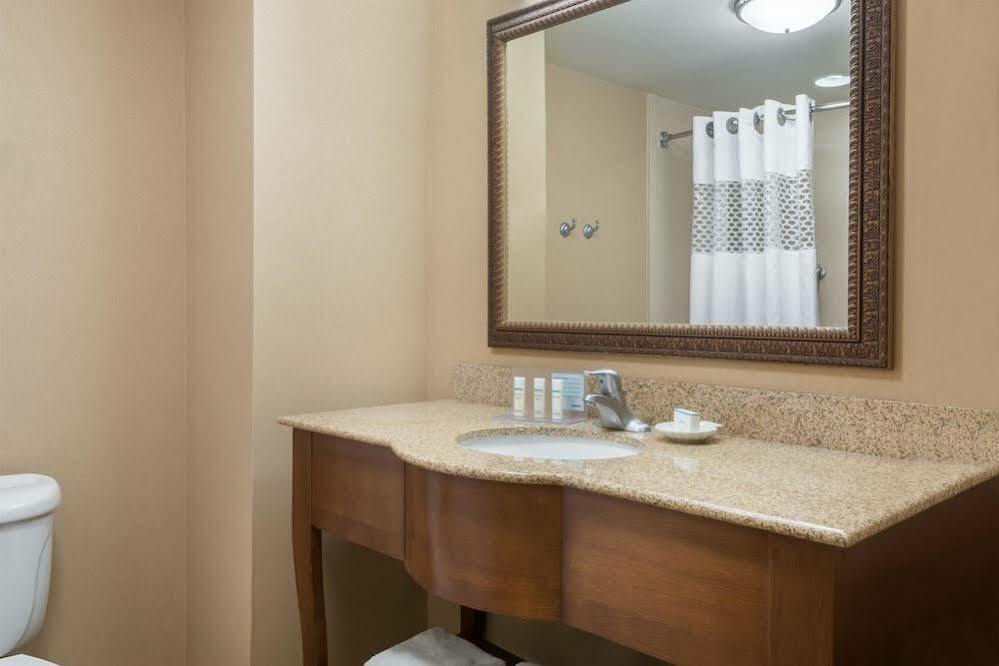 Hampton Inn Springfield South Enfield Exterior photo