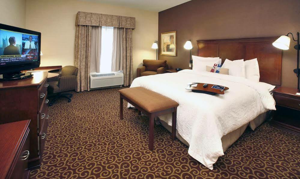 Hampton Inn Springfield South Enfield Exterior photo